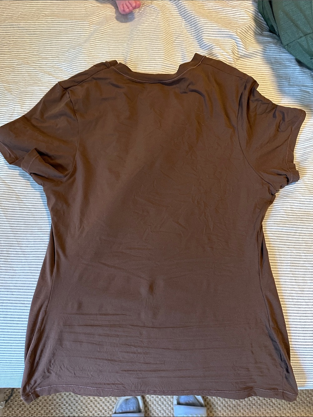 SKIMS Fits Everybody Tee - Picture 3 of 4